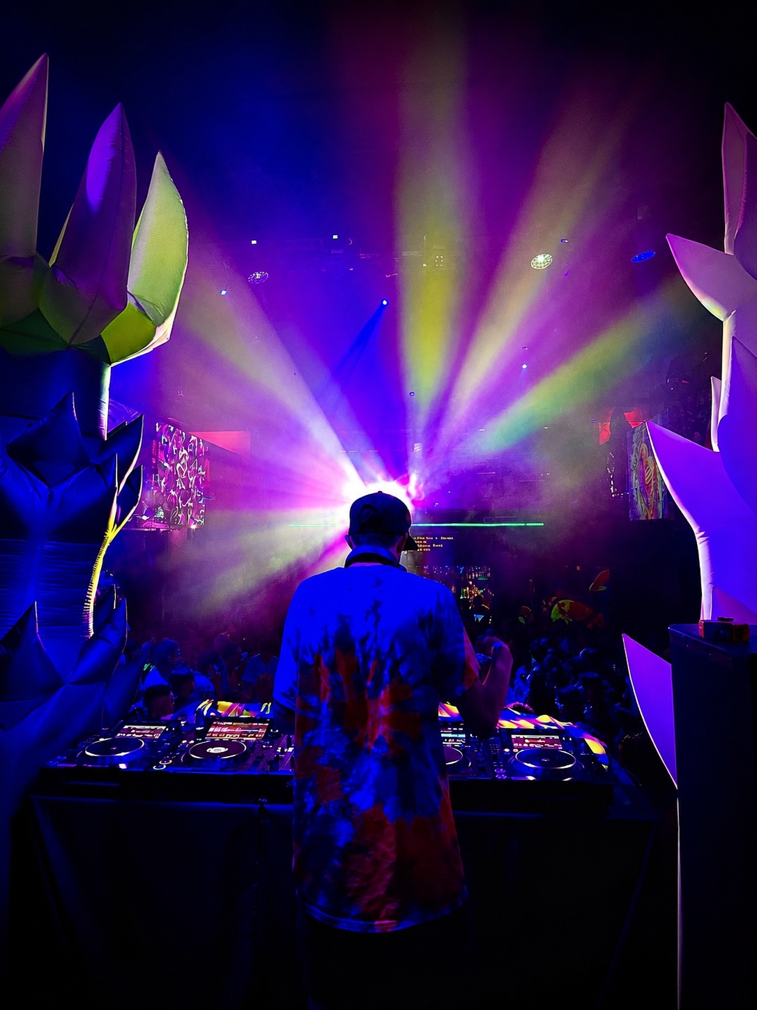Like Tony performing live from behind the DJ booth
